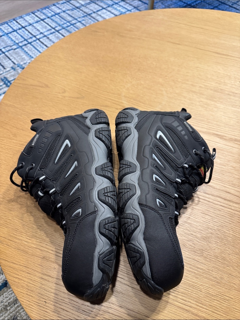 Men's All-Black Athletic Trail Sneakers - Picture 9 of 15